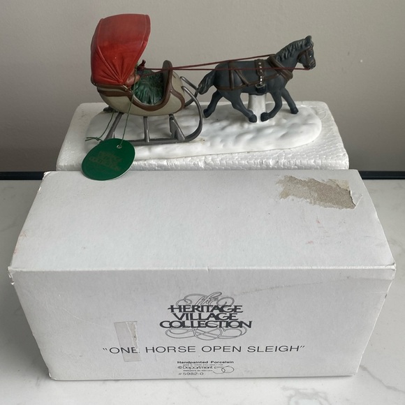 Department 56 Heritage Village Collection One horse Open Sleigh in Box 5982-0 - Picture 1 of 7